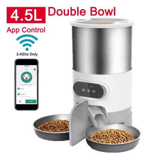Pet food dispenser with two bowls of food, app control feature, and 4.5L capacity on a white background.